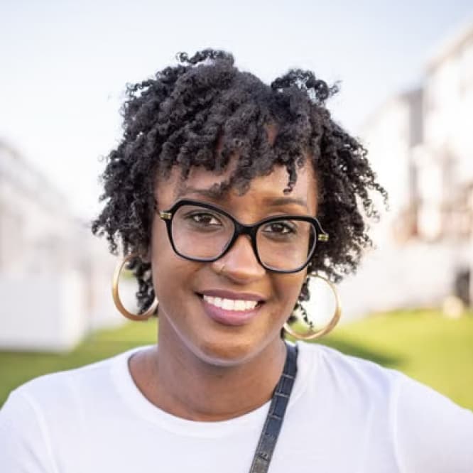 Simone, Parent